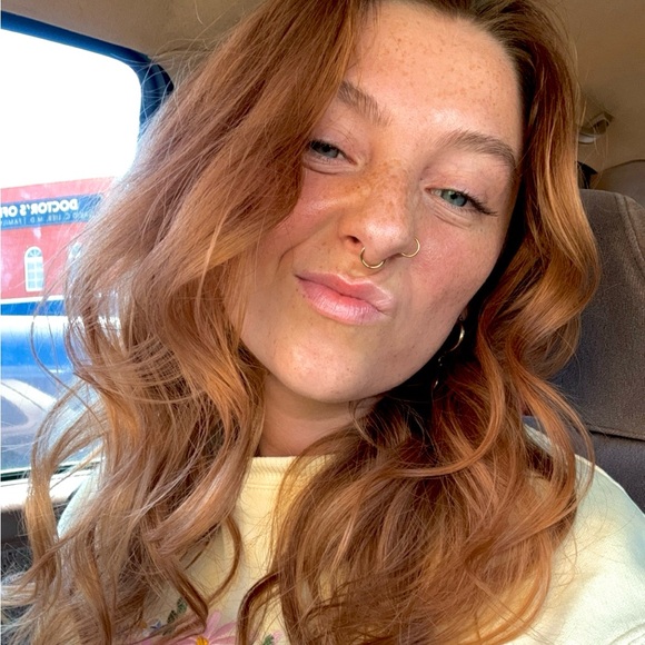 Meet your Posher, Madison - Picture 1 of 1